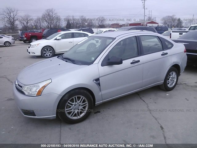 1FAHP35N28W133040 - 2008 FORD FOCUS SE/SEL/SES SILVER photo 2