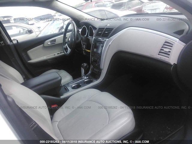 1GNKVLED2CJ213559 - 2012 CHEVROLET TRAVERSE LTZ WHITE photo 5