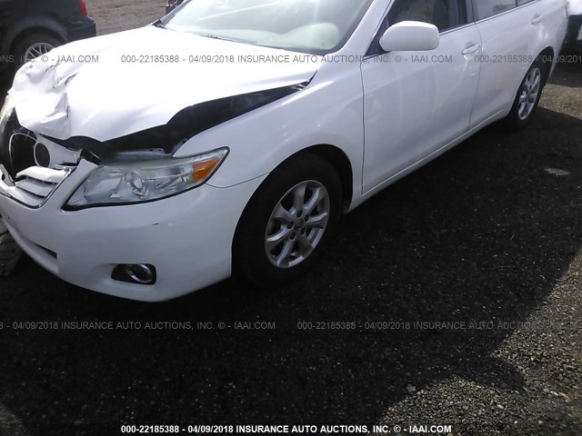 4T4BF3EKXBR161164 - 2011 TOYOTA CAMRY SE/LE/XLE WHITE photo 2