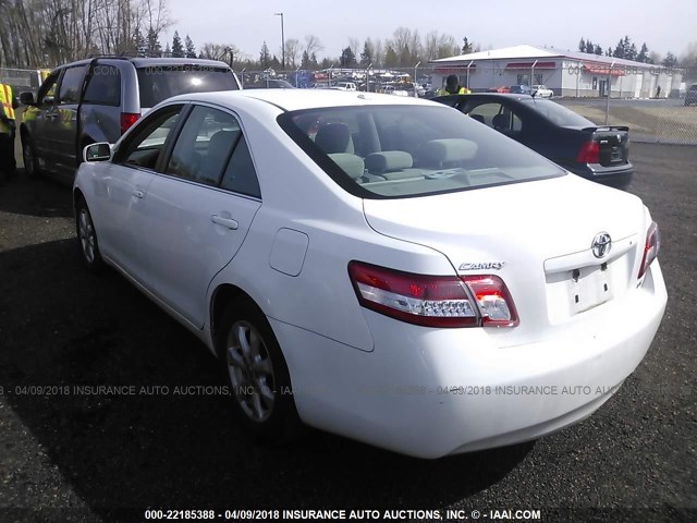 4T4BF3EKXBR161164 - 2011 TOYOTA CAMRY SE/LE/XLE WHITE photo 3