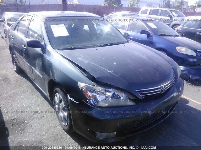 JTDBF32K950162322 - 2005 TOYOTA CAMRY LE/XLE/SE GREEN photo 1