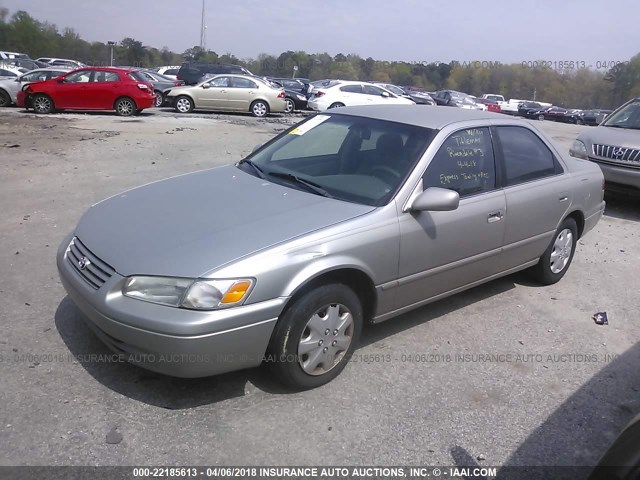 4T1BG22K5WU291865 - 1998 TOYOTA CAMRY CE/LE/XLE SILVER photo 2