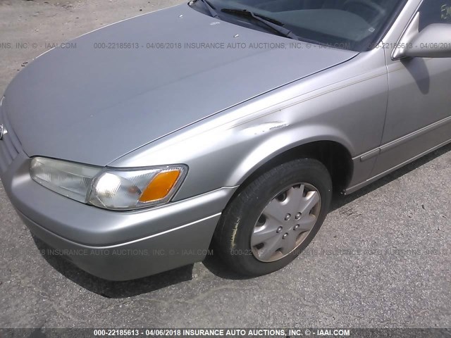 4T1BG22K5WU291865 - 1998 TOYOTA CAMRY CE/LE/XLE SILVER photo 6