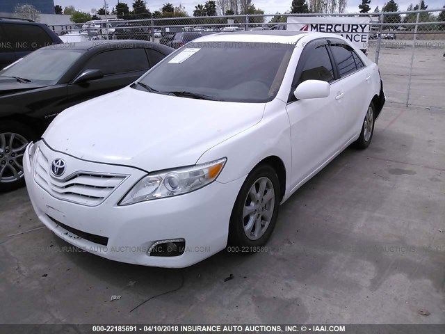 4T1BF3EK2AU557937 - 2010 TOYOTA CAMRY SE/LE/XLE WHITE photo 2