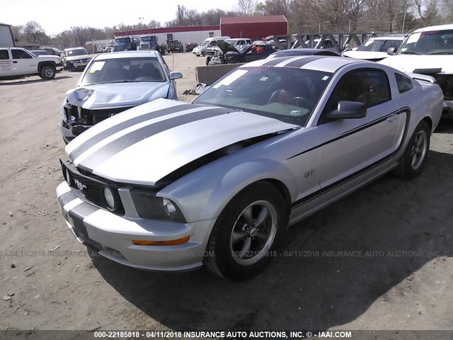 1ZVFT82H465142752 - 2006 FORD MUSTANG GT SILVER photo 2