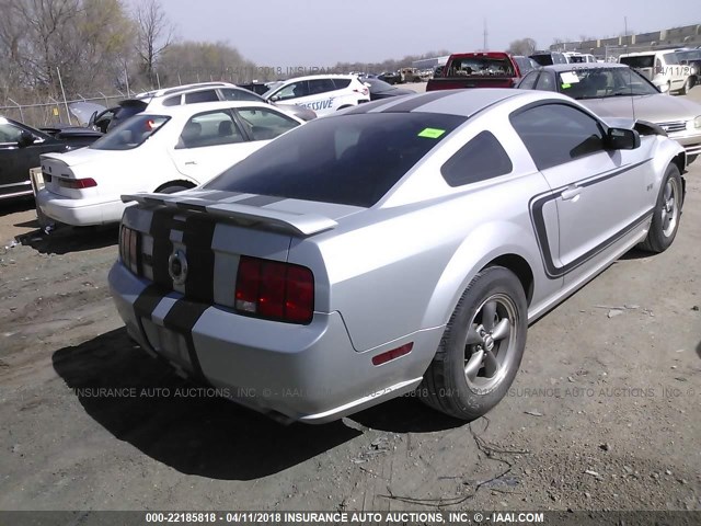 1ZVFT82H465142752 - 2006 FORD MUSTANG GT SILVER photo 4