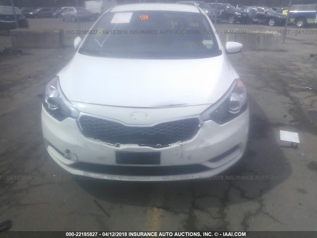 KNAFK4A61G5509958 - 2016 KIA FORTE LX WHITE photo 6