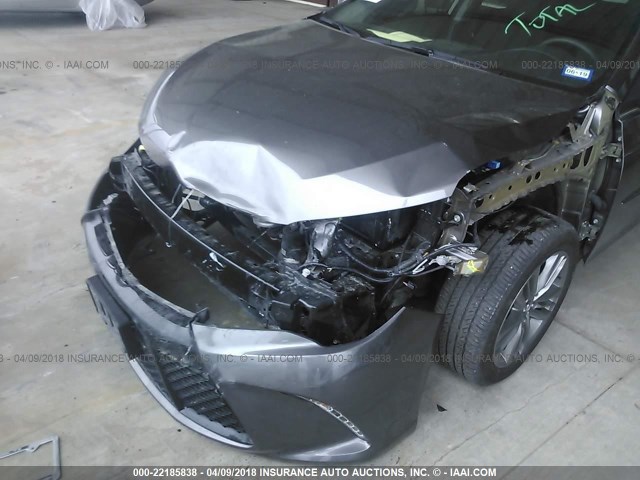 4T1BF1FK3HU413987 - 2017 TOYOTA CAMRY LE/XLE/SE/XSE GRAY photo 6