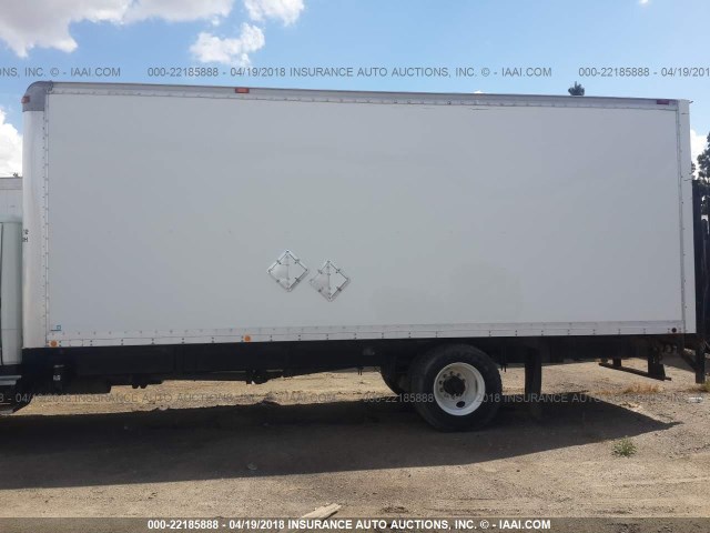 1FVABSAK91HJ37942 - 2001 FREIGHTLINER FL70  WHITE photo 7