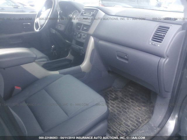 2HKYF18157H532975 - 2007 HONDA PILOT LX GRAY photo 5