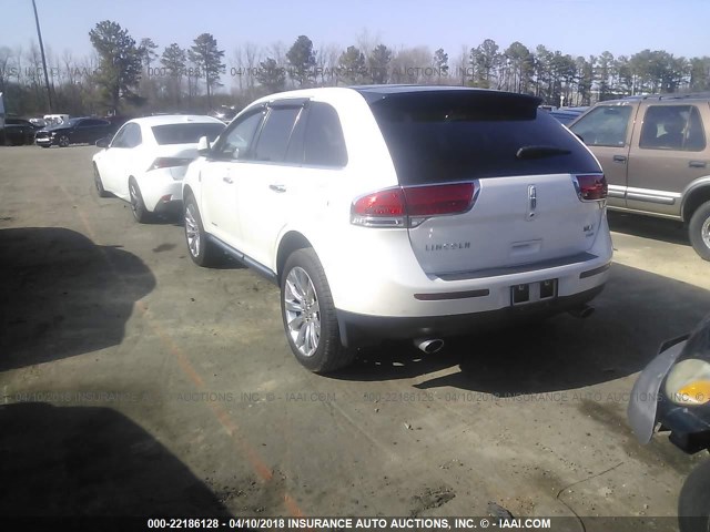 2LMDJ8JK3BBJ13973 - 2011 LINCOLN MKX WHITE photo 3