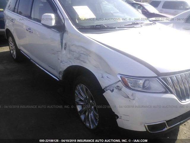 2LMDJ8JK3BBJ13973 - 2011 LINCOLN MKX WHITE photo 6