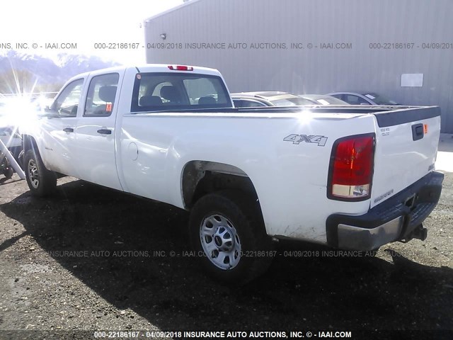 1GT422CG7BF204942 - 2011 GMC SIERRA K3500 WHITE photo 3