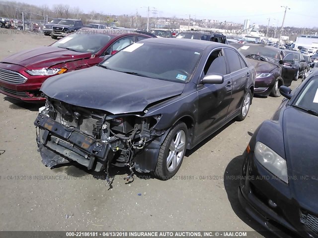 4T1BF3EKXAU060800 - 2010 TOYOTA CAMRY SE/LE/XLE GRAY photo 2