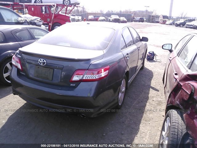 4T1BF3EKXAU060800 - 2010 TOYOTA CAMRY SE/LE/XLE GRAY photo 4