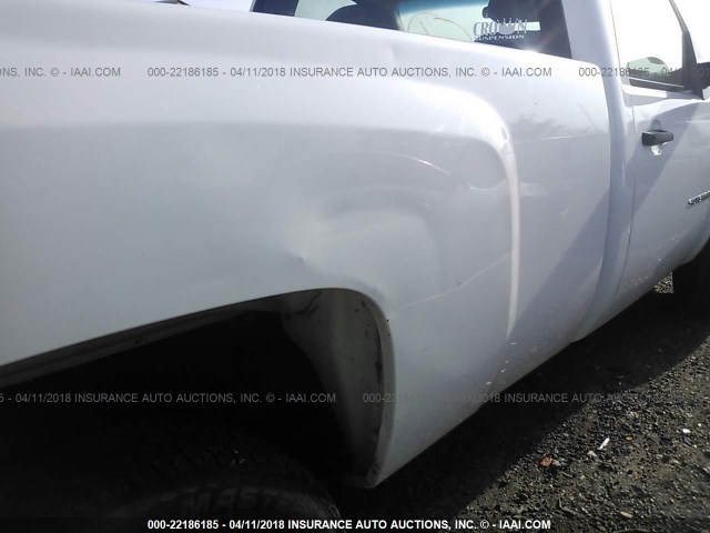 1GCEC14X39Z219828 - 2009 CHEVROLET SILVERADO C1500 WHITE photo 6