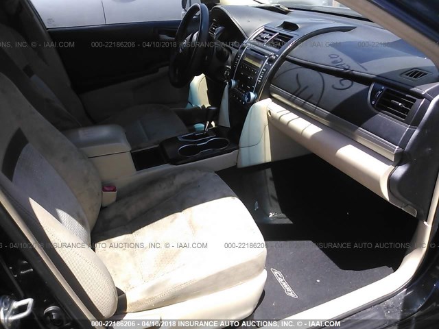 4T4BF1FK6CR214575 - 2012 TOYOTA CAMRY SE/LE/XLE 深蓝色 照片 5