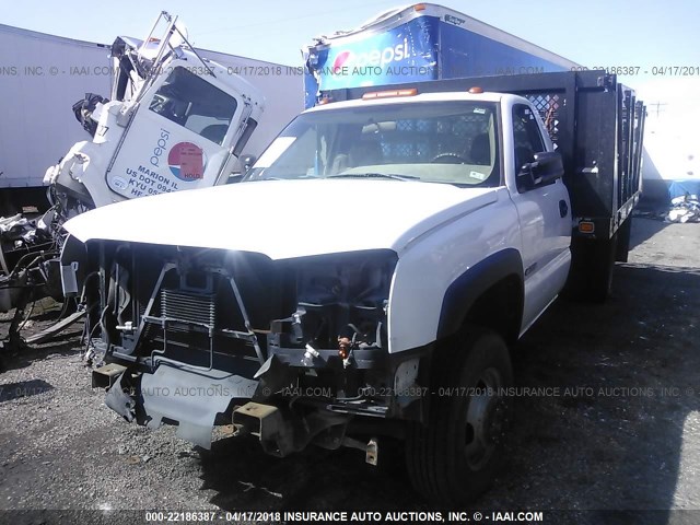 1GBJC34U24E282794 - 2004 CHEVROLET SILVERADO C3500 WHITE photo 2