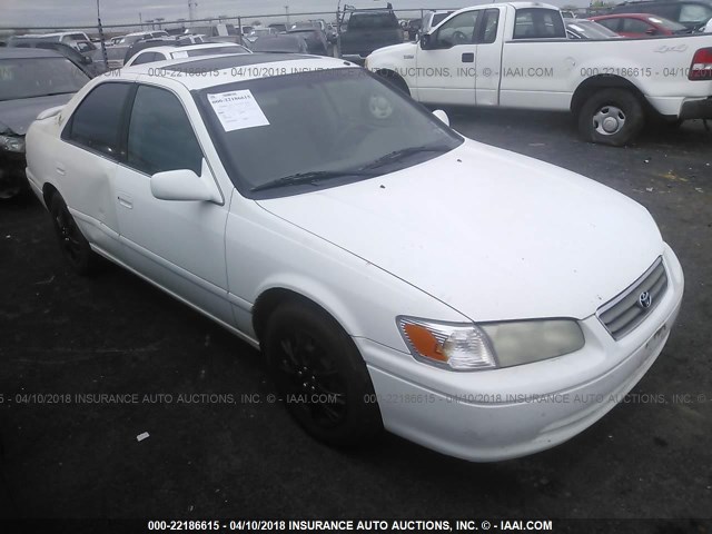 JT2BF22K410295115 - 2001 TOYOTA CAMRY CE/LE/XLE WHITE photo 1