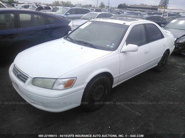 JT2BF22K410295115 - 2001 TOYOTA CAMRY CE/LE/XLE WHITE photo 2