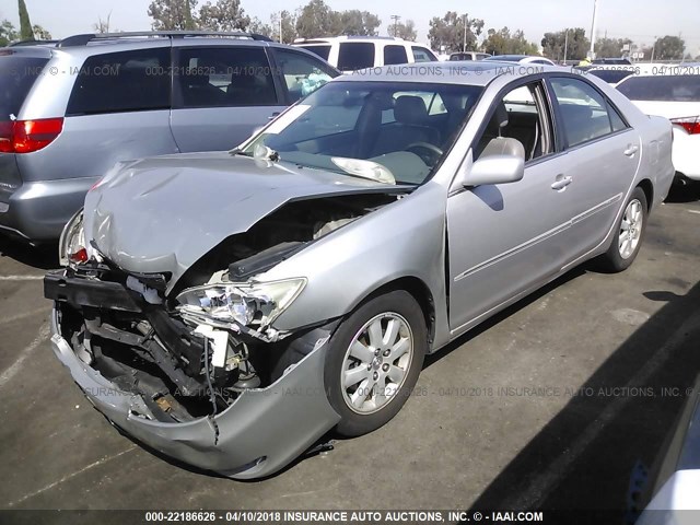 4T1BF32K24U069712 - 2004 TOYOTA CAMRY LE/XLE/SE SILVER photo 2