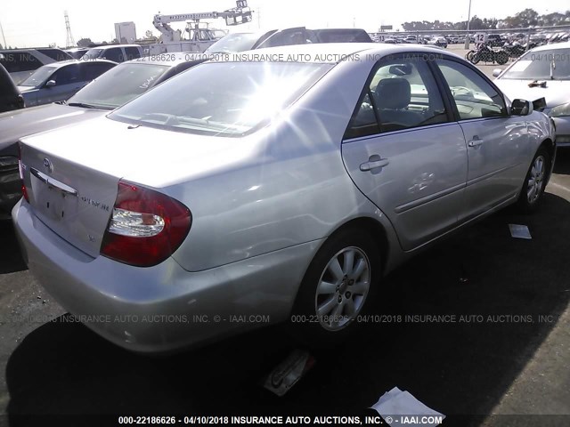 4T1BF32K24U069712 - 2004 TOYOTA CAMRY LE/XLE/SE SILVER photo 4