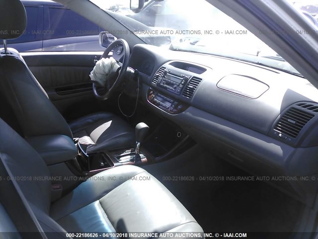 4T1BF32K24U069712 - 2004 TOYOTA CAMRY LE/XLE/SE SILVER photo 5