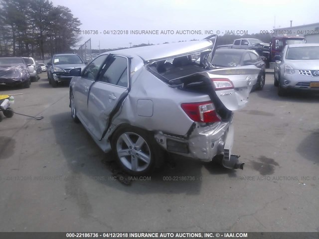 4T1BF1FKXEU302364 - 2014 TOYOTA CAMRY L/SE/LE/XLE SILVER photo 3