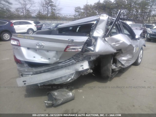 4T1BF1FKXEU302364 - 2014 TOYOTA CAMRY L/SE/LE/XLE SILVER photo 4