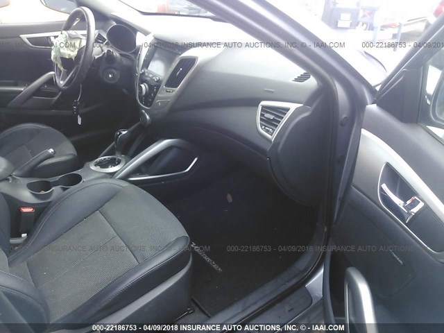 KMHTC6AD1DU175022 - 2013 HYUNDAI VELOSTER GRAY photo 5