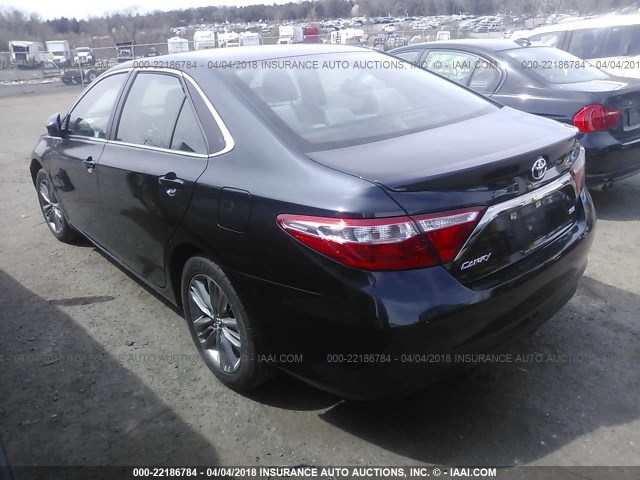 4T1BF1FK8GU246413 - 2016 TOYOTA CAMRY LE/XLE/SE/XSE BLUE photo 3