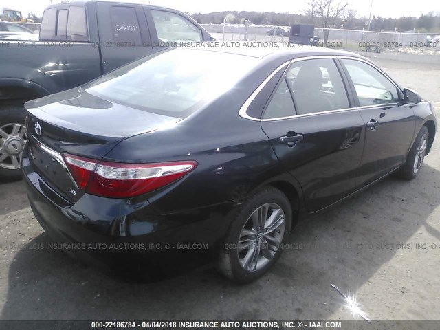 4T1BF1FK8GU246413 - 2016 TOYOTA CAMRY LE/XLE/SE/XSE BLUE photo 4