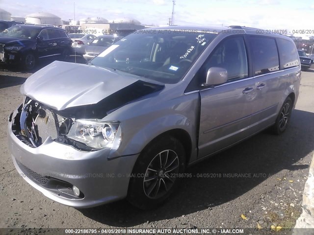 2C4RDGCG9HR800424 - 2017 DODGE GRAND CARAVAN SXT SILVER photo 2