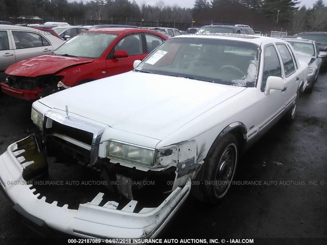 1LNLM82W0SY614256 - 1995 LINCOLN TOWN CAR SIGNATURE/SPINNAKER WHITE photo 2