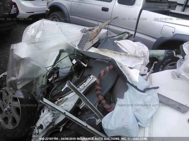 4T1BG22K8XU496534 - 1999 TOYOTA CAMRY CE/LE/XLE WHITE photo 5