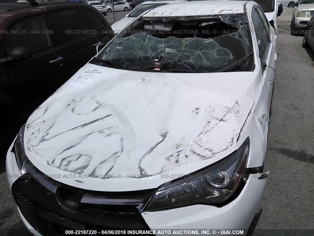 4T1BF1FK6HU392505 - 2017 TOYOTA CAMRY LE/XLE/SE/XSE WHITE photo 6