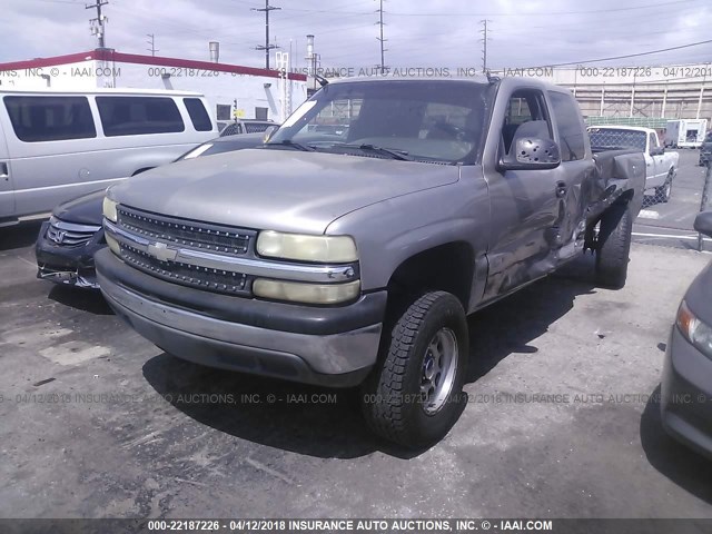 2GCEC19V0Y1272159 - 2000 CHEVROLET SILVERADO C1500 TAN photo 2