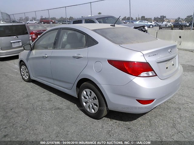 KMHCT4AE3GU030775 - 2016 HYUNDAI ACCENT SE SILVER photo 3