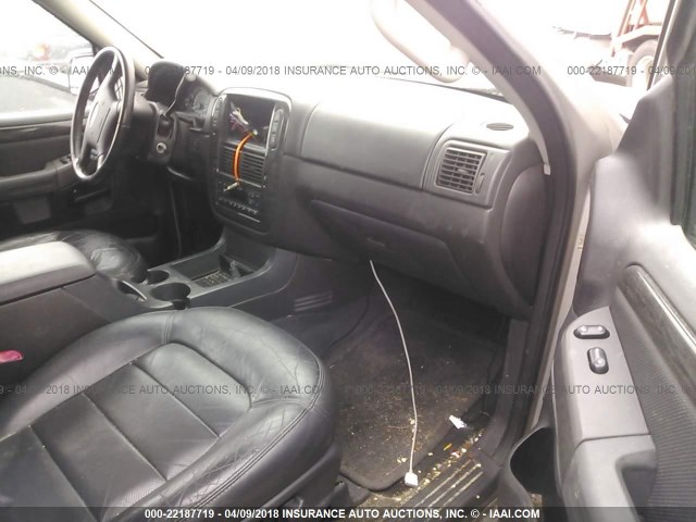 1FMZU75W02UD67280 - 2002 FORD EXPLORER LIMITED 银色 照片 5