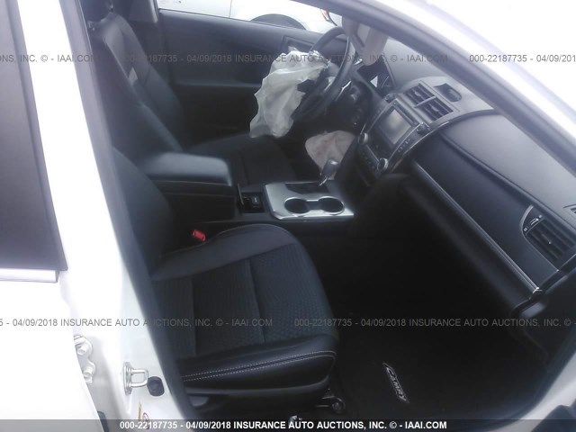 4T1BF1FK3DU696272 - 2013 TOYOTA CAMRY L/SE/LE/XLE 白色 照片 5