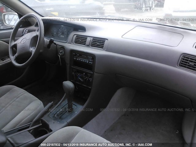 4T1BG22K3XU899644 - 1999 TOYOTA CAMRY CE/LE/XLE 金色 照片 5