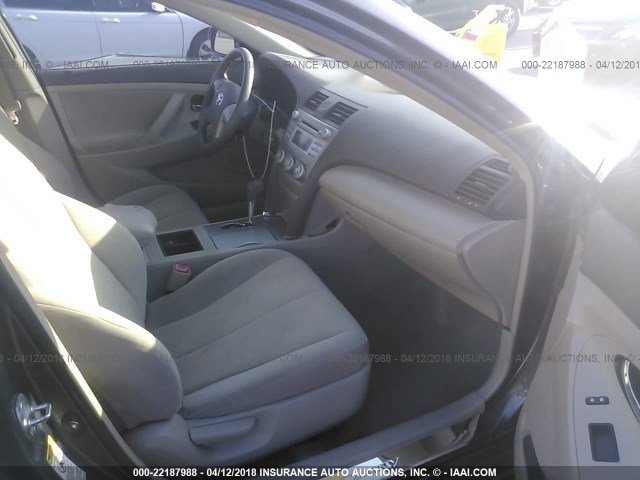 4T1BE46K99U890719 - 2009 TOYOTA CAMRY SE/LE/XLE GRAY photo 5