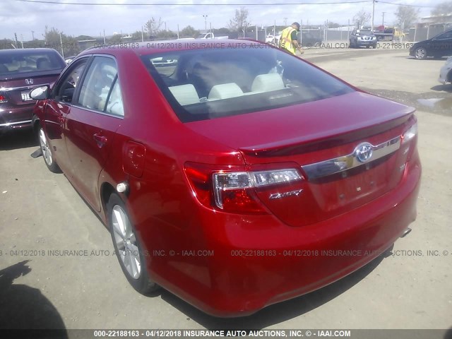 4T1BD1FK5CU014769 - 2012 TOYOTA CAMRY HYBRID/LE/XLE RED photo 3