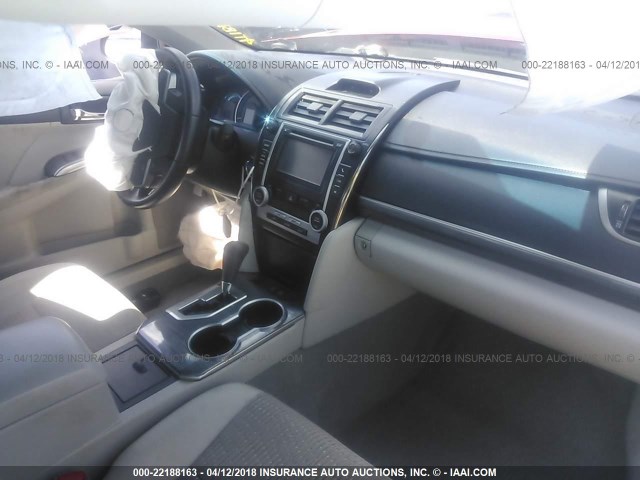 4T1BD1FK5CU014769 - 2012 TOYOTA CAMRY HYBRID/LE/XLE 红色 照片 5