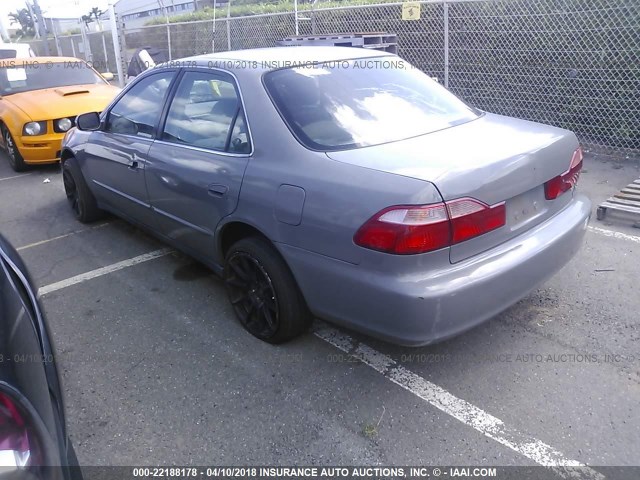 1HGCG665XYA131572 - 2000 HONDA ACCORD LX GRAY photo 3