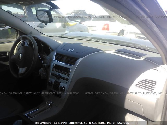 1G1ZB5EB7A4126304 - 2010 CHEVROLET MALIBU LS 灰色 照片 5