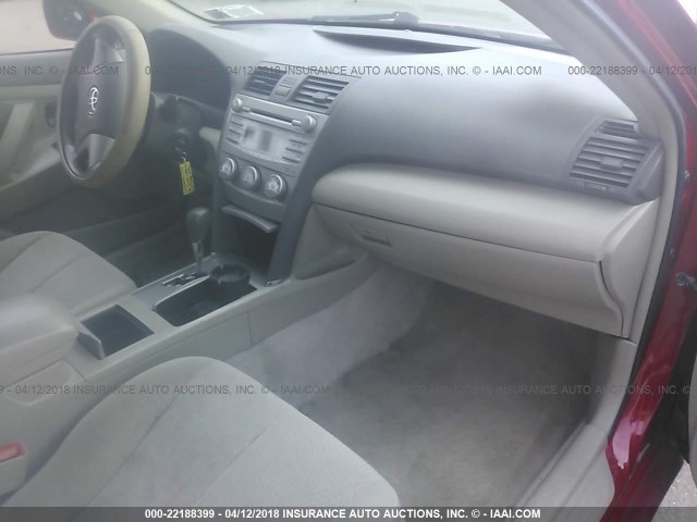 4T1BF3EK5AU105514 - 2010 TOYOTA CAMRY SE/LE/XLE RED photo 5