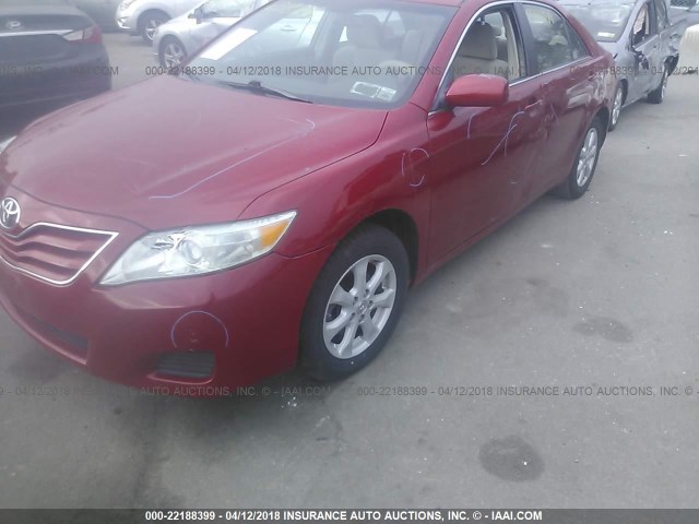 4T1BF3EK5AU105514 - 2010 TOYOTA CAMRY SE/LE/XLE RED photo 6