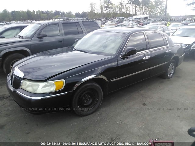 1LNHM83W2XY656973 - 1999 LINCOLN TOWN CAR CARTIER BLACK photo 2