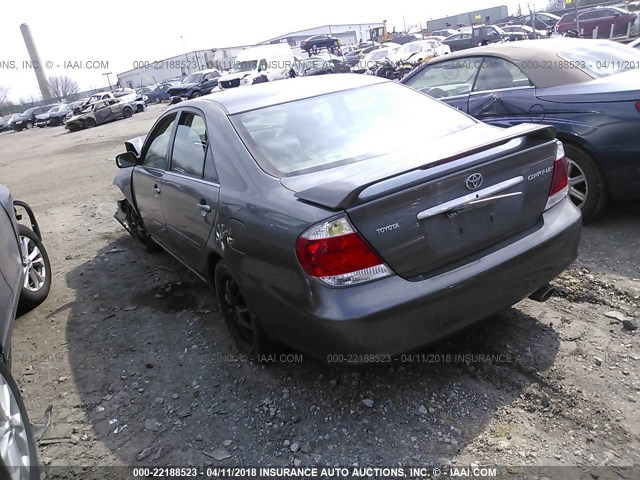 4T1BE32K85U588364 - 2005 TOYOTA CAMRY LE/XLE/SE GRAY photo 3